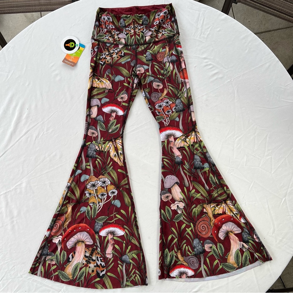 NWT YOGA DEMOCRACY M “FUN GAL” BELLS